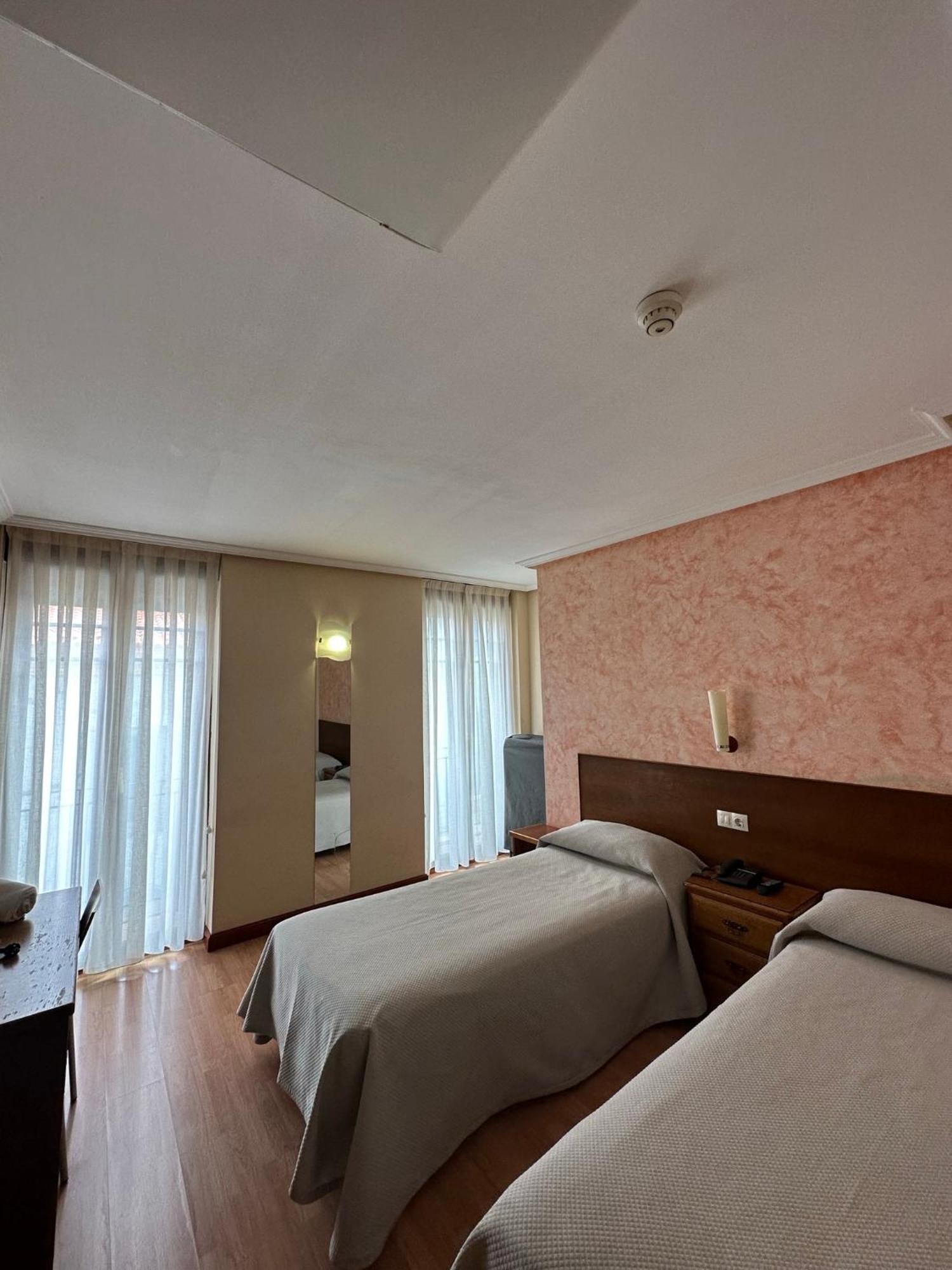 Hostal Restaurante Boccalino León Eksteriør bilde