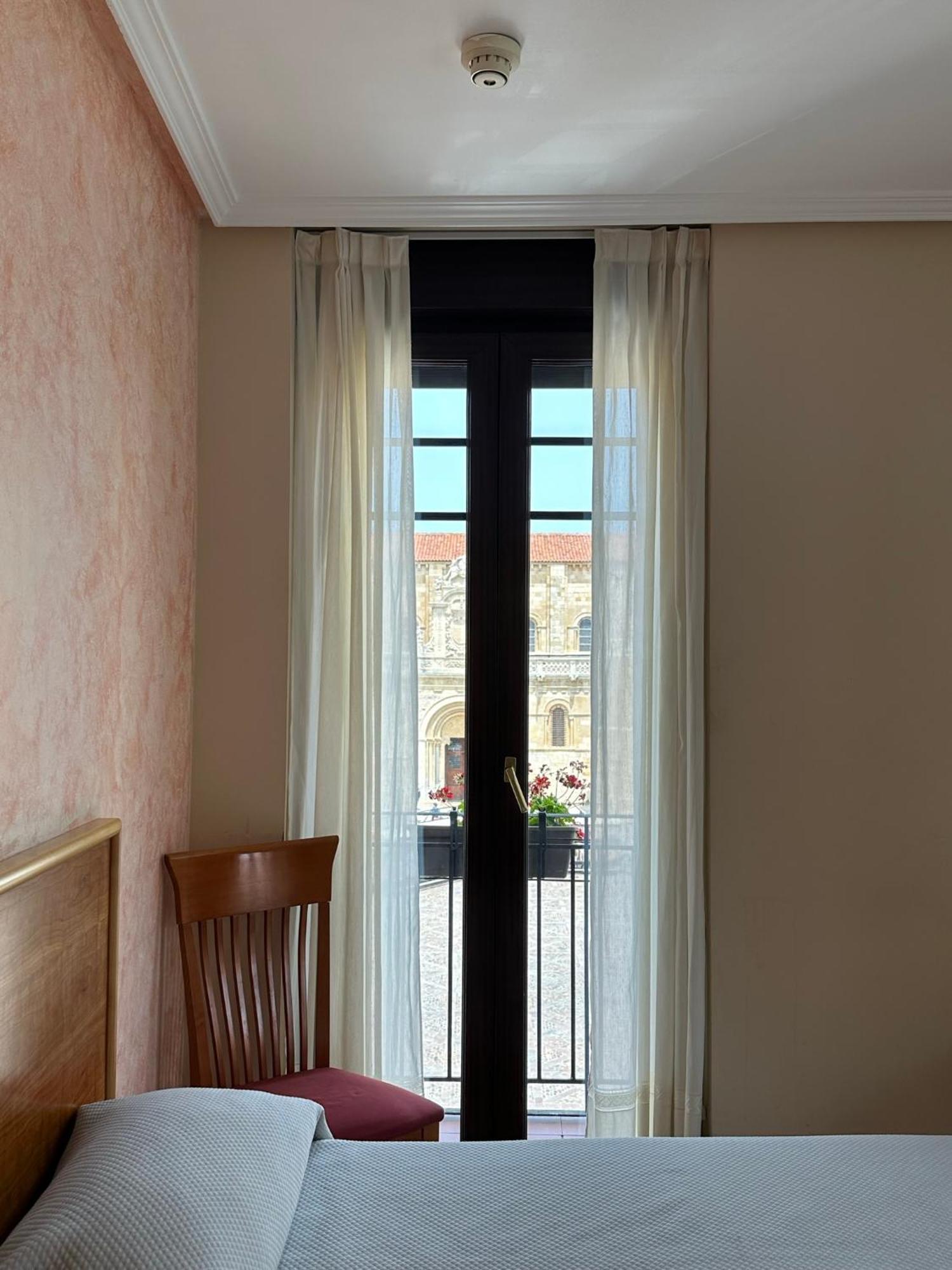 Hostal Restaurante Boccalino León Eksteriør bilde