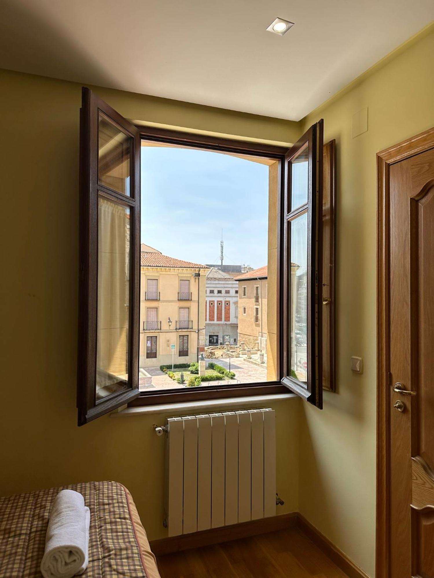 Hostal Restaurante Boccalino León Eksteriør bilde