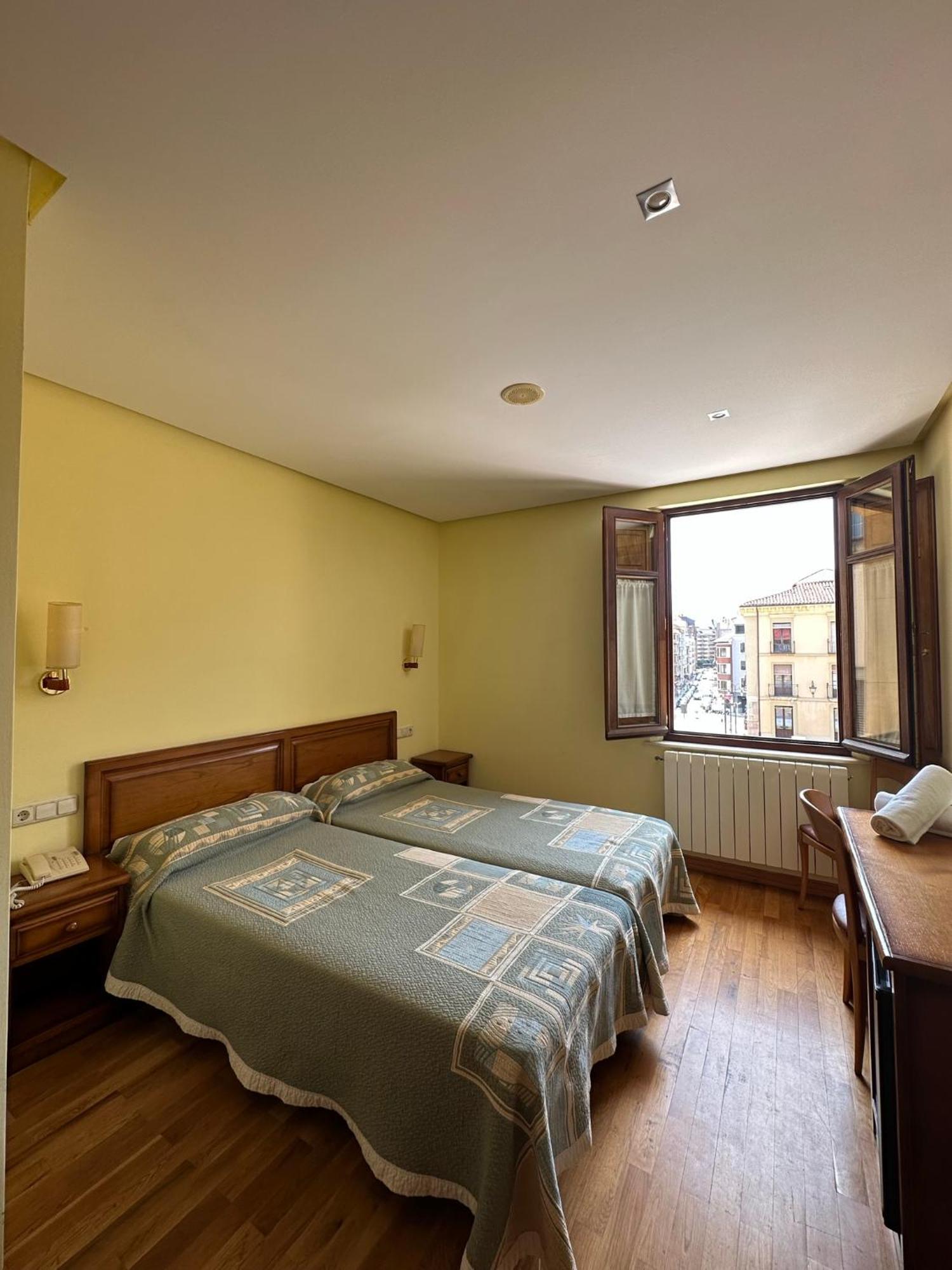 Hostal Restaurante Boccalino León Eksteriør bilde