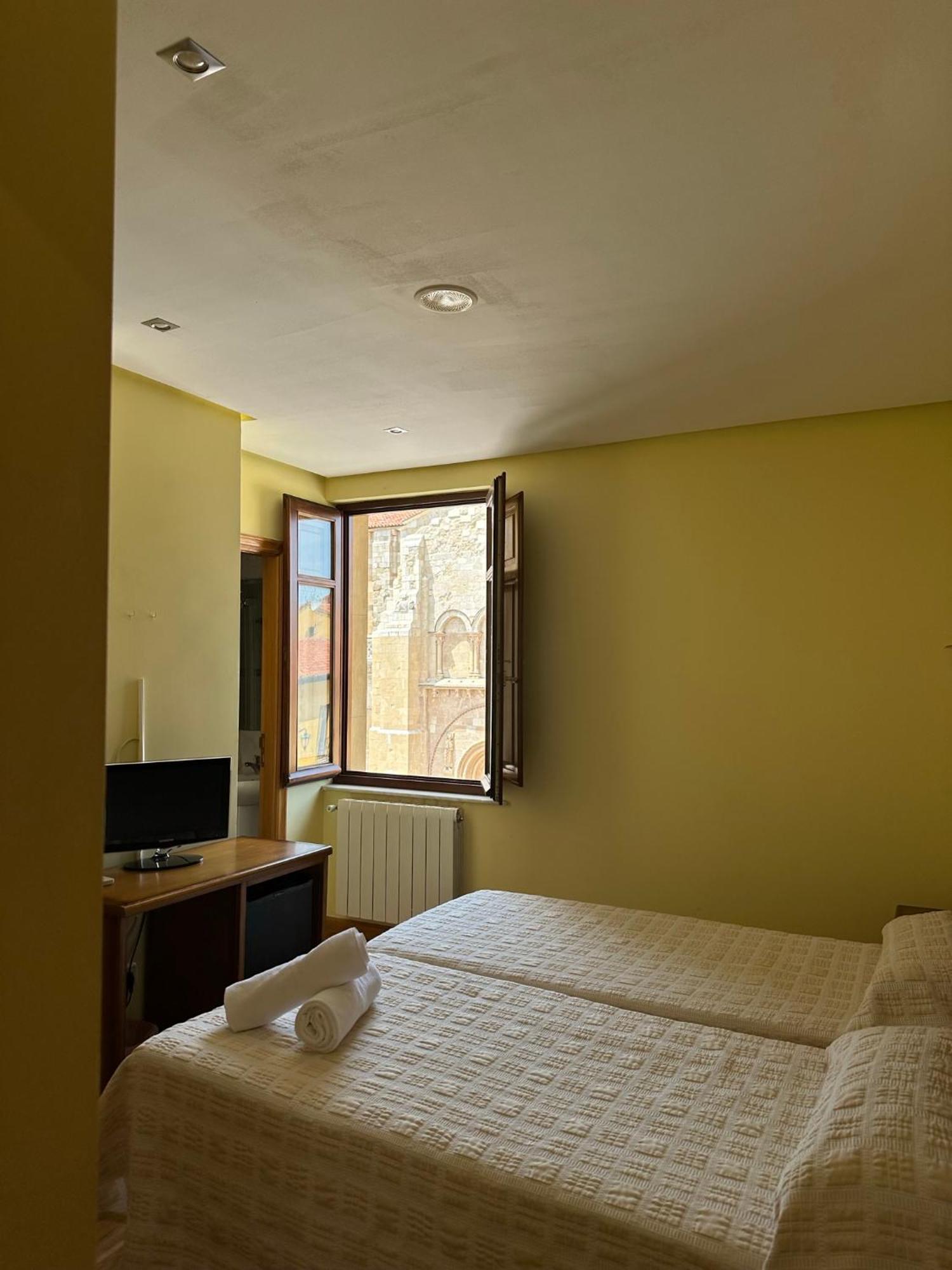 Hostal Restaurante Boccalino León Eksteriør bilde