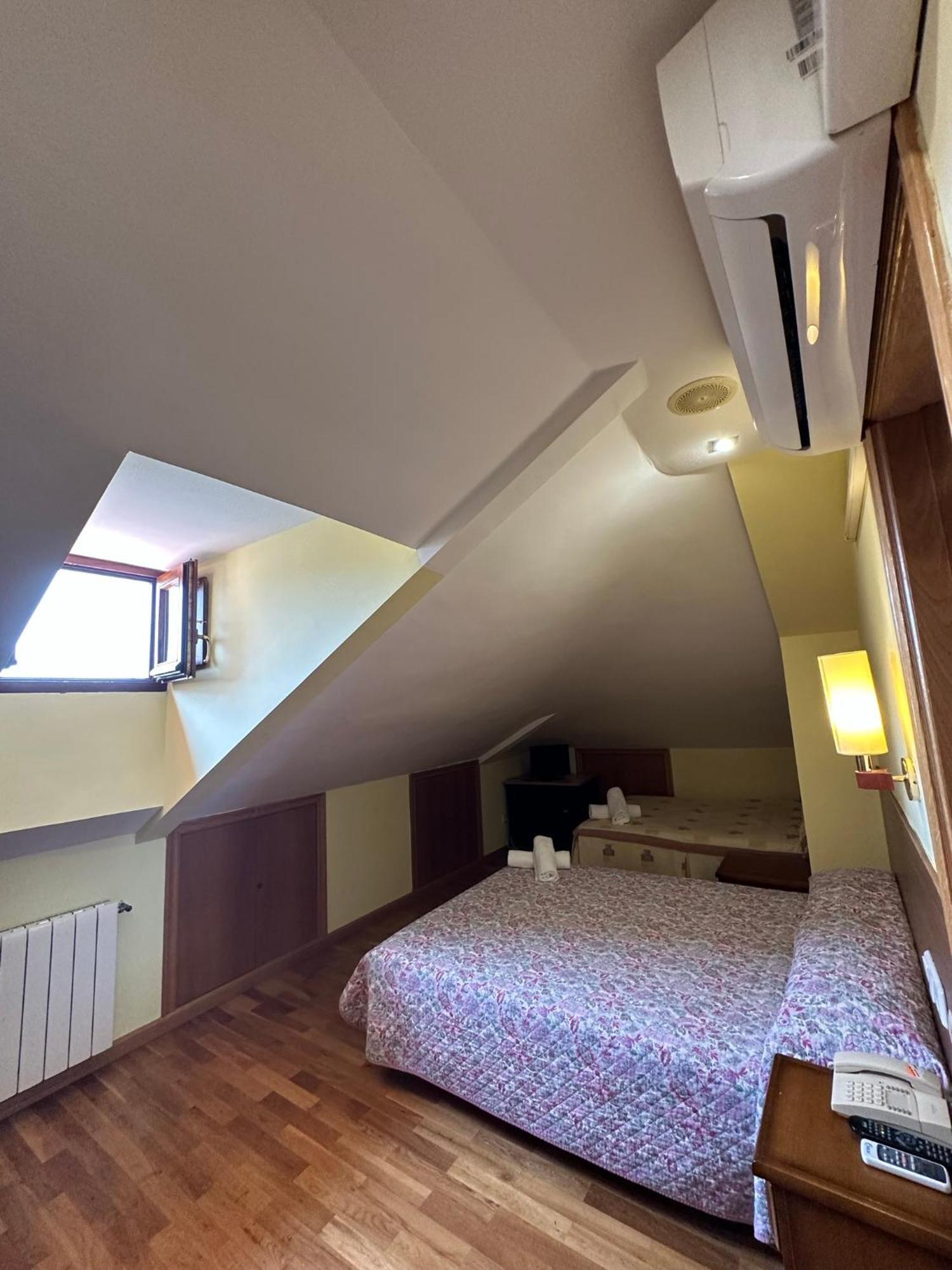 Hostal Restaurante Boccalino León Eksteriør bilde